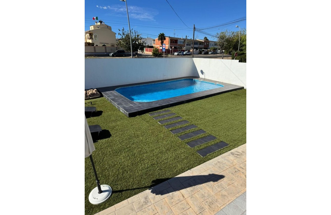 Resale - Villa -
Torrevieja - Los Balcones - Los Altos del Edén