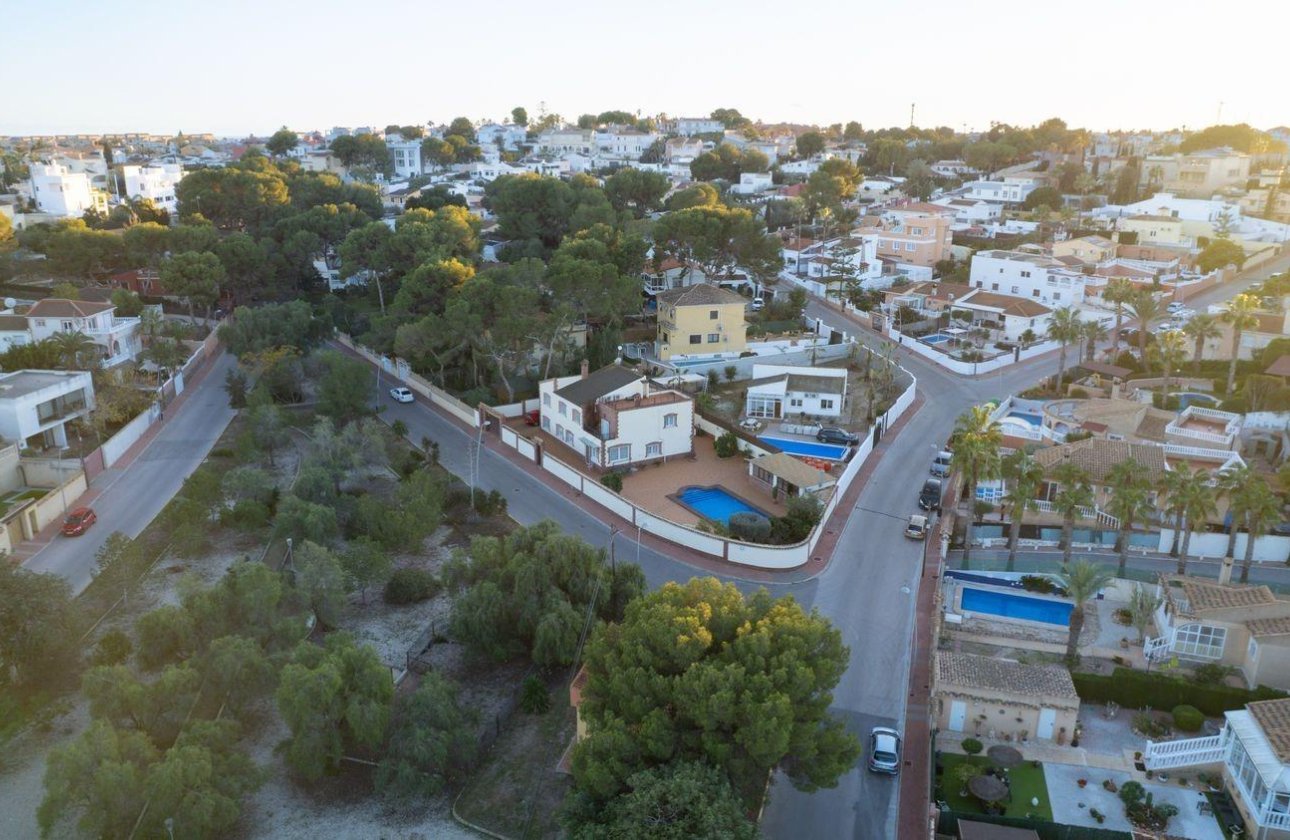 Resale - Villa -
Torrevieja - Los Balcones - Los Altos del Edén