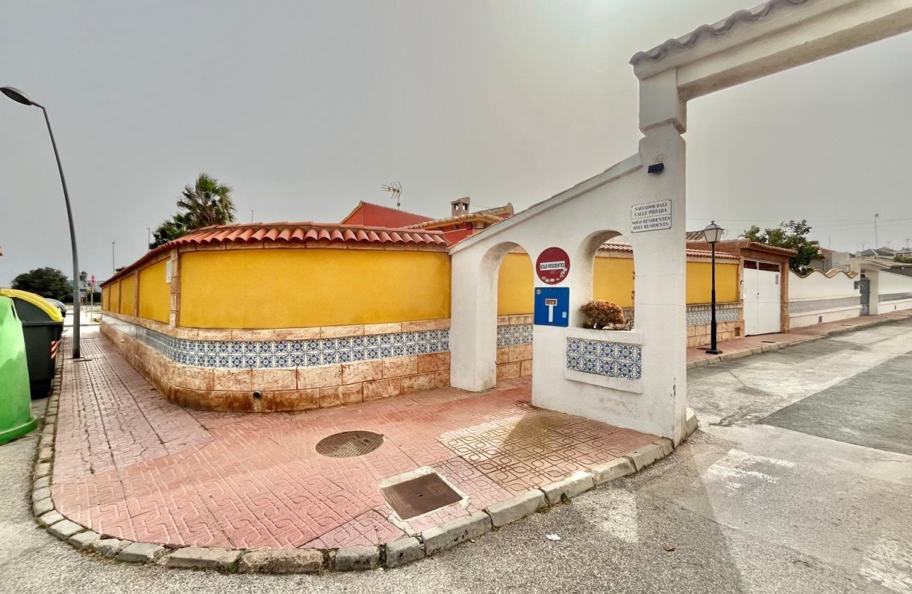 Resale - Villa -
Torrevieja - Los Balcones - Los Altos del Edén