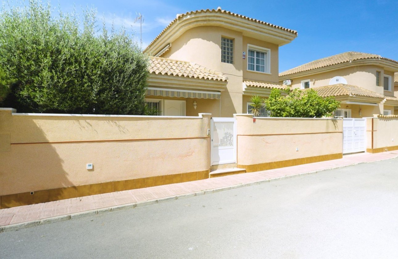 Resale - Villa -
Torrevieja - Los Balcones - Los Altos del Edén