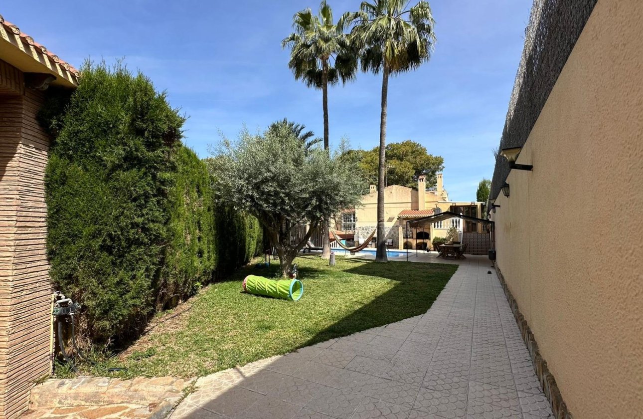 Resale - Villa -
Torrevieja - Los Balcones - Los Altos del Edén