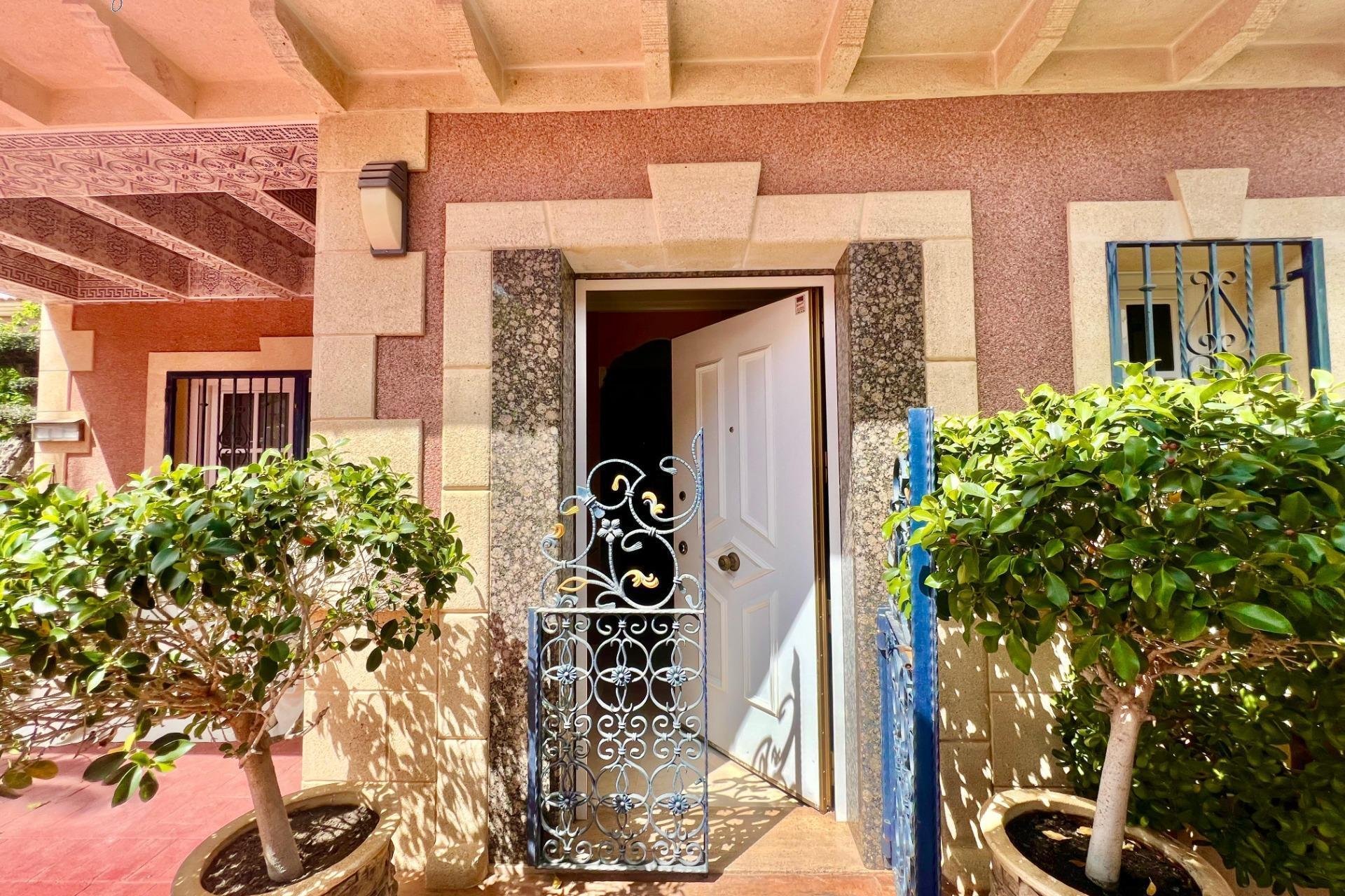 Resale - Villa -
Torrevieja - Los Balcones - Los Altos del Edén