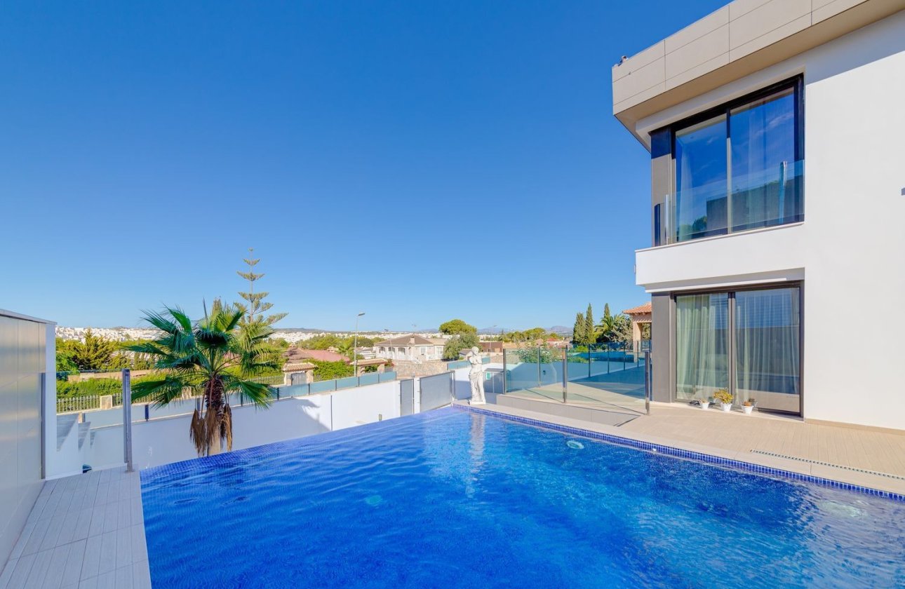Resale - Villa -
Torrevieja - Los Balcones