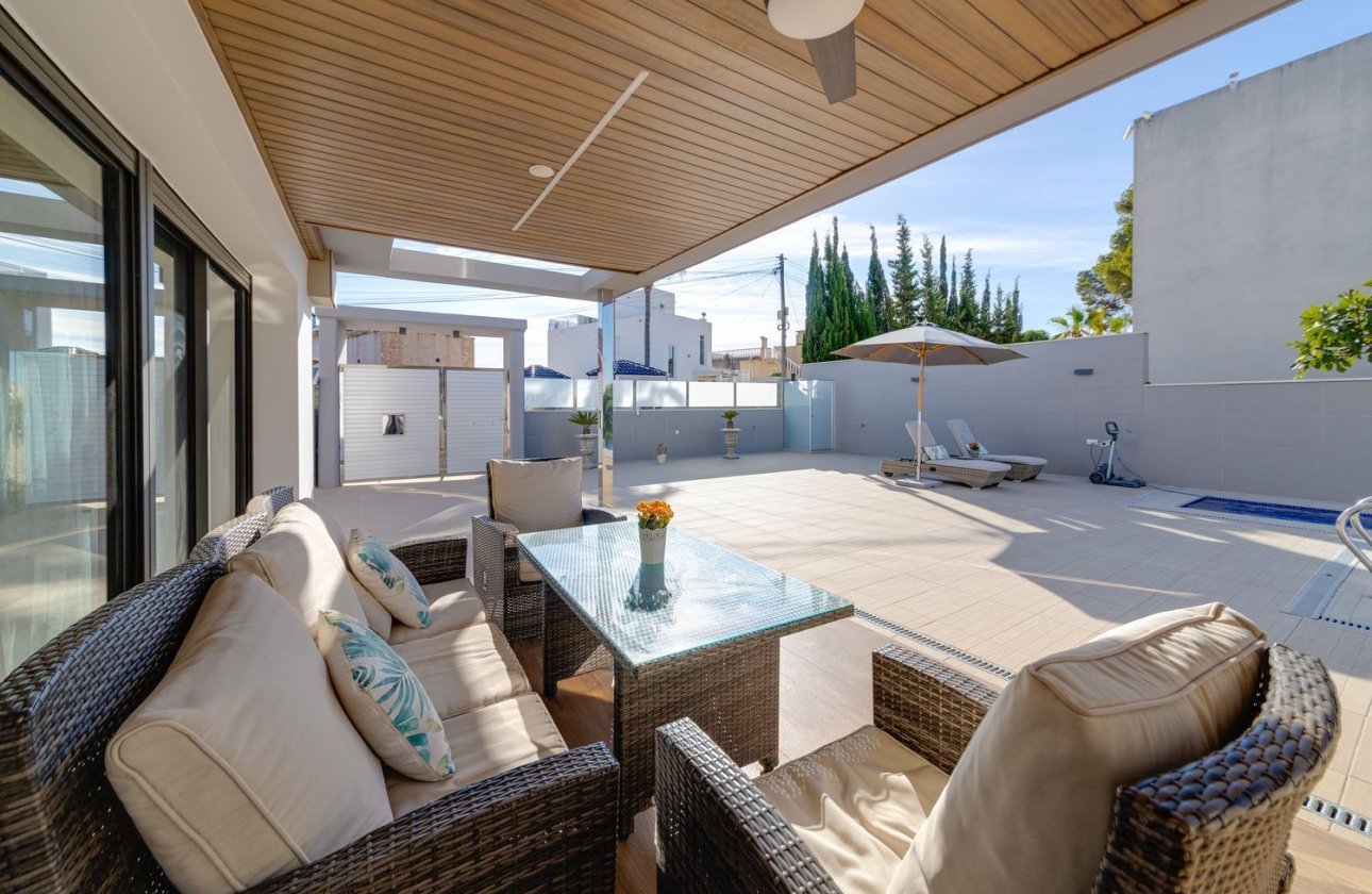 Resale - Villa -
Torrevieja - Los Balcones