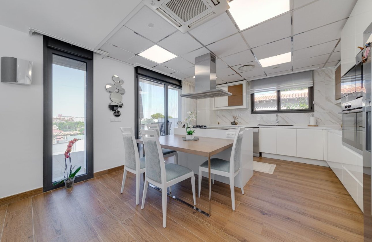 Resale - Villa -
Torrevieja - Los Balcones