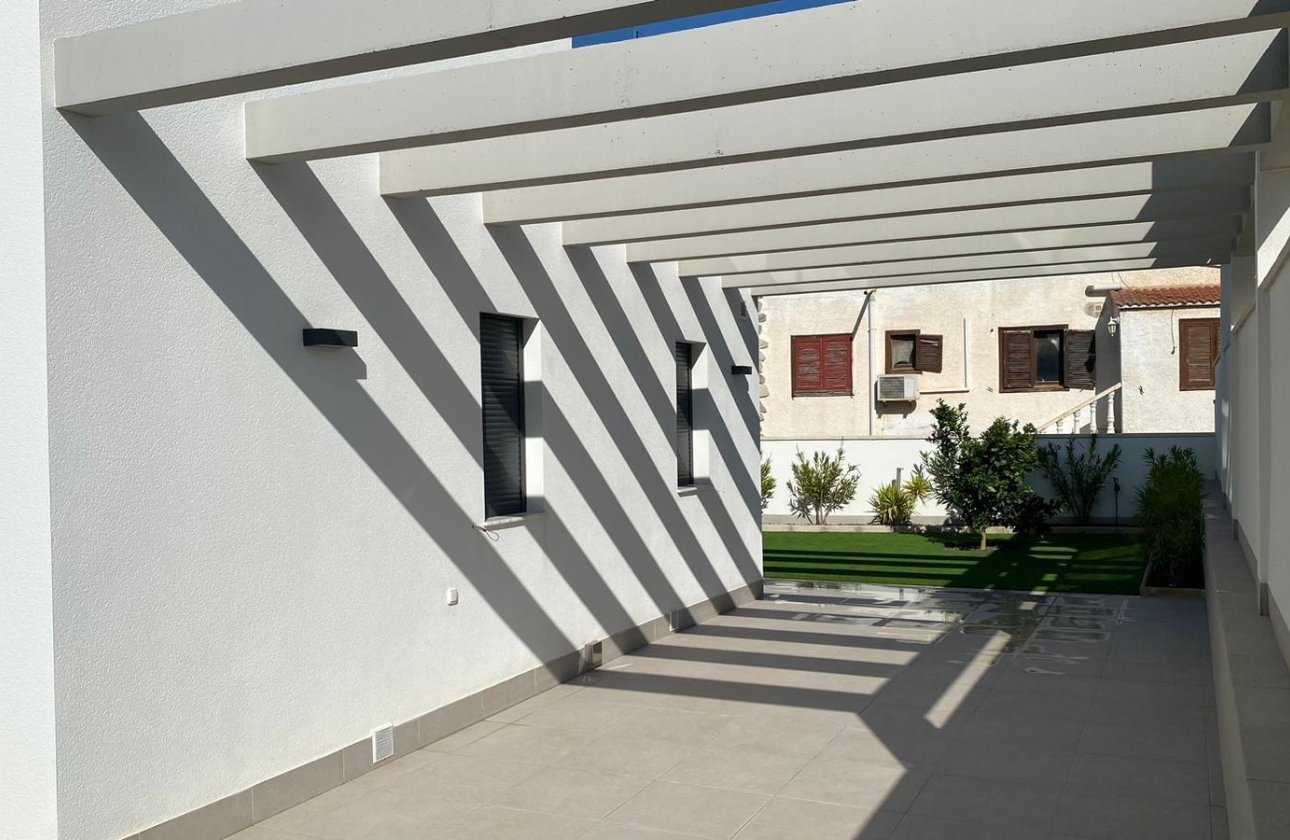 Resale - Villa -
Torrevieja - Los Balcones