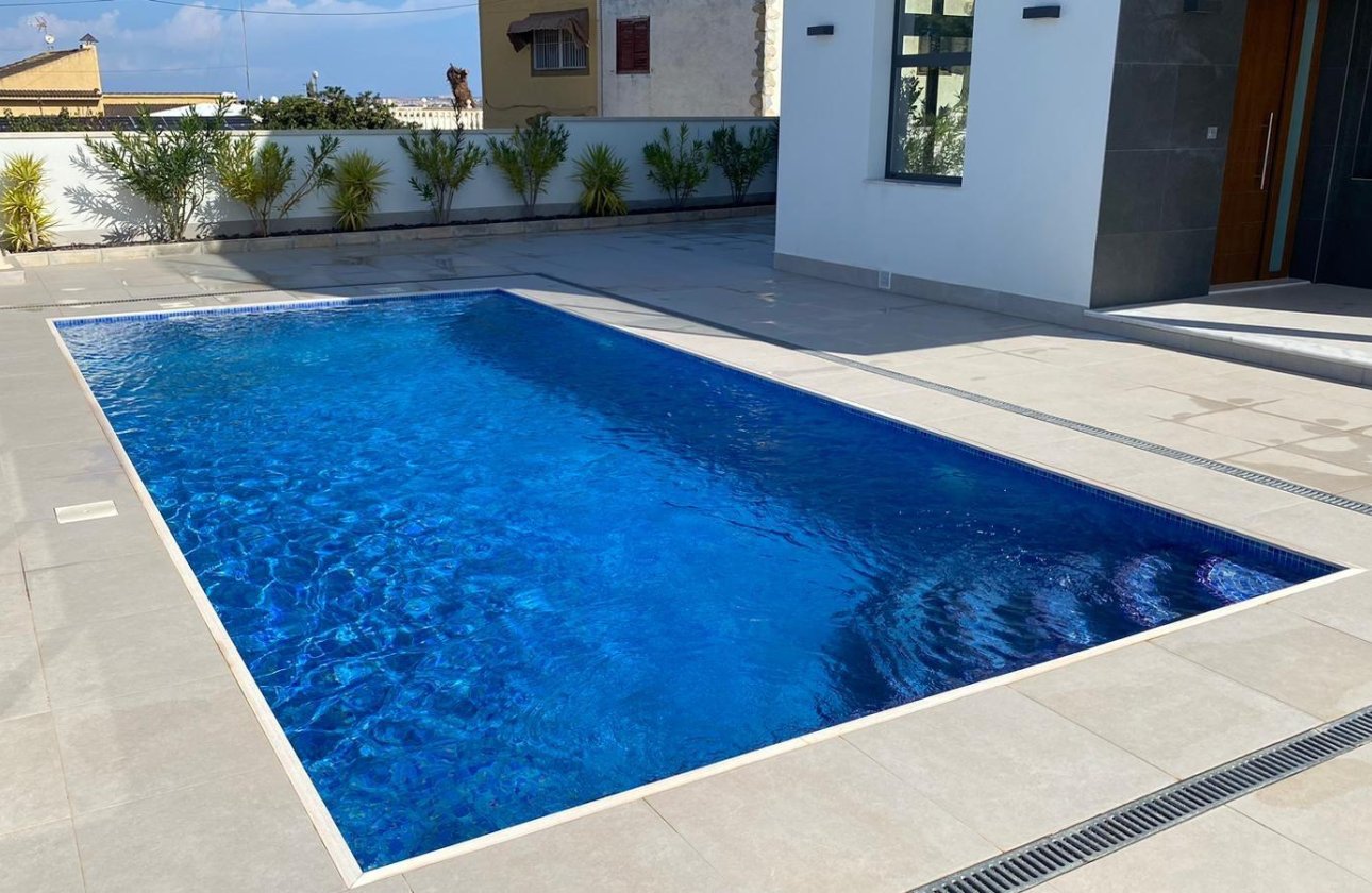 Resale - Villa -
Torrevieja - Los Balcones