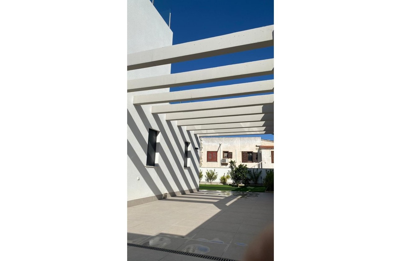 Resale - Villa -
Torrevieja - Los Balcones