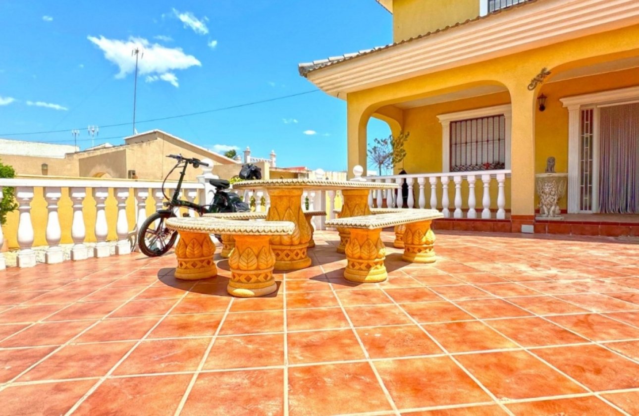 Resale - Villa -
Torrevieja - Los Balcones