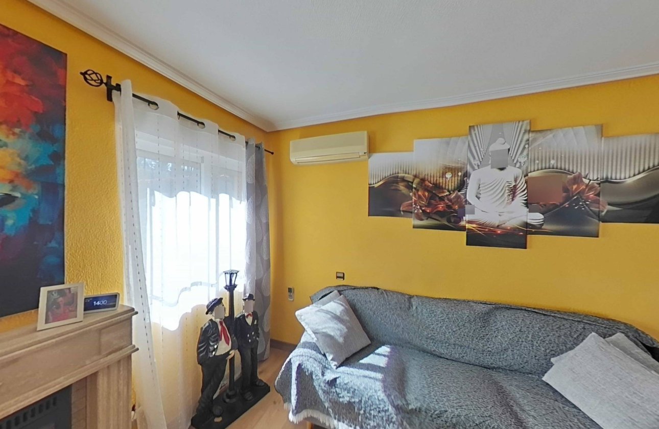 Resale - Villa -
Torrevieja - Los Balcones