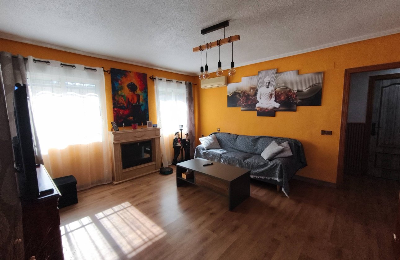 Resale - Villa -
Torrevieja - Los Balcones