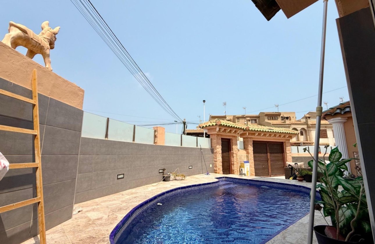 Resale - Villa -
Torrevieja - Los Frutales