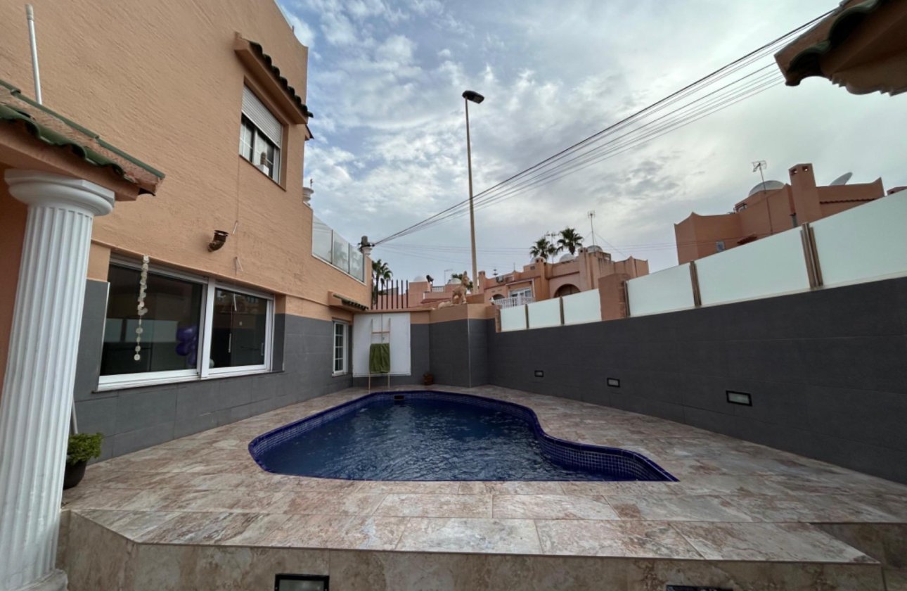 Resale - Villa -
Torrevieja - Los Frutales