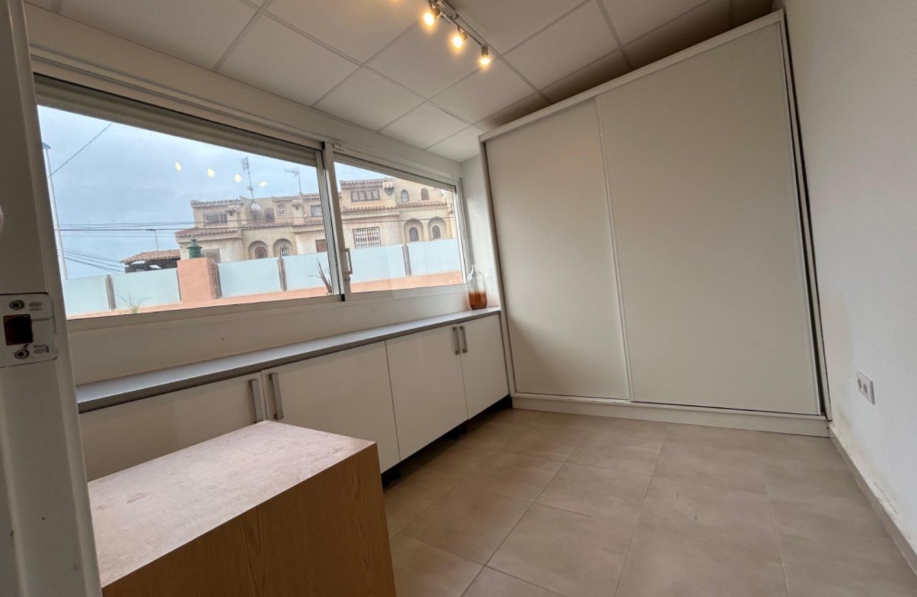 Resale - Villa -
Torrevieja - Los Frutales