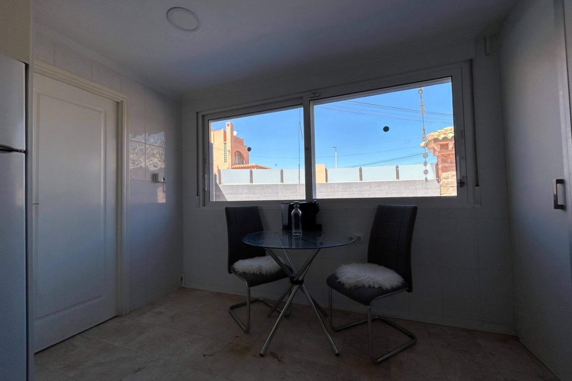 Resale - Villa -
Torrevieja - Los Frutales