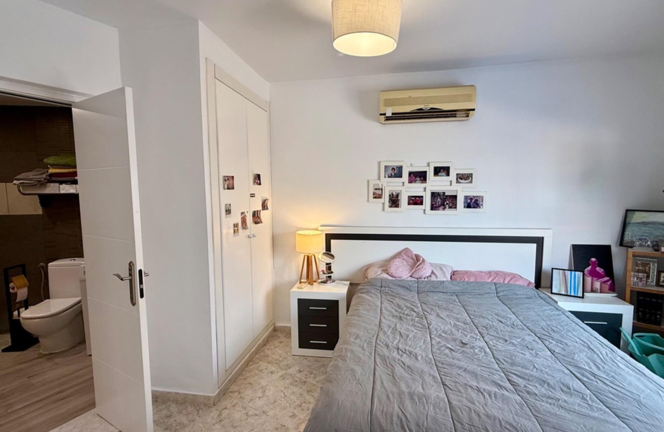 Resale - Villa -
Torrevieja - Los Frutales