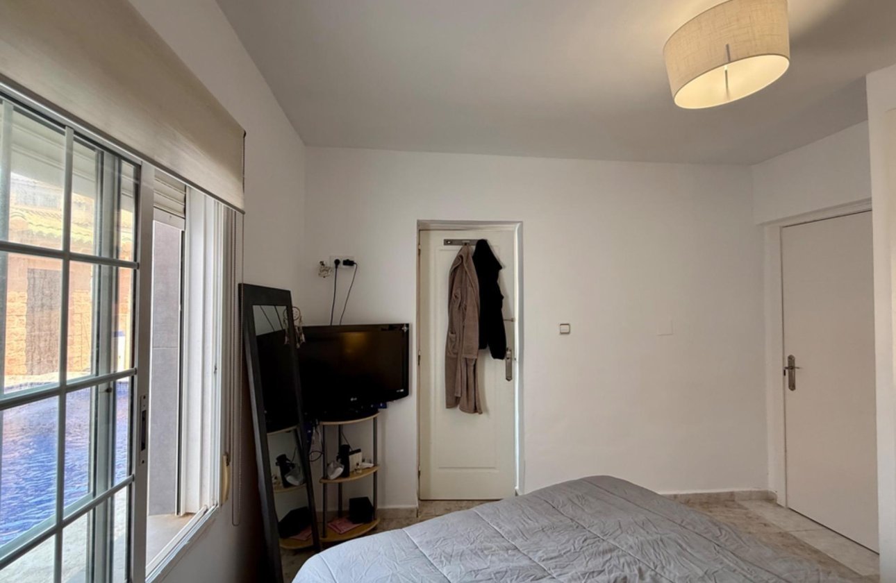 Resale - Villa -
Torrevieja - Los Frutales