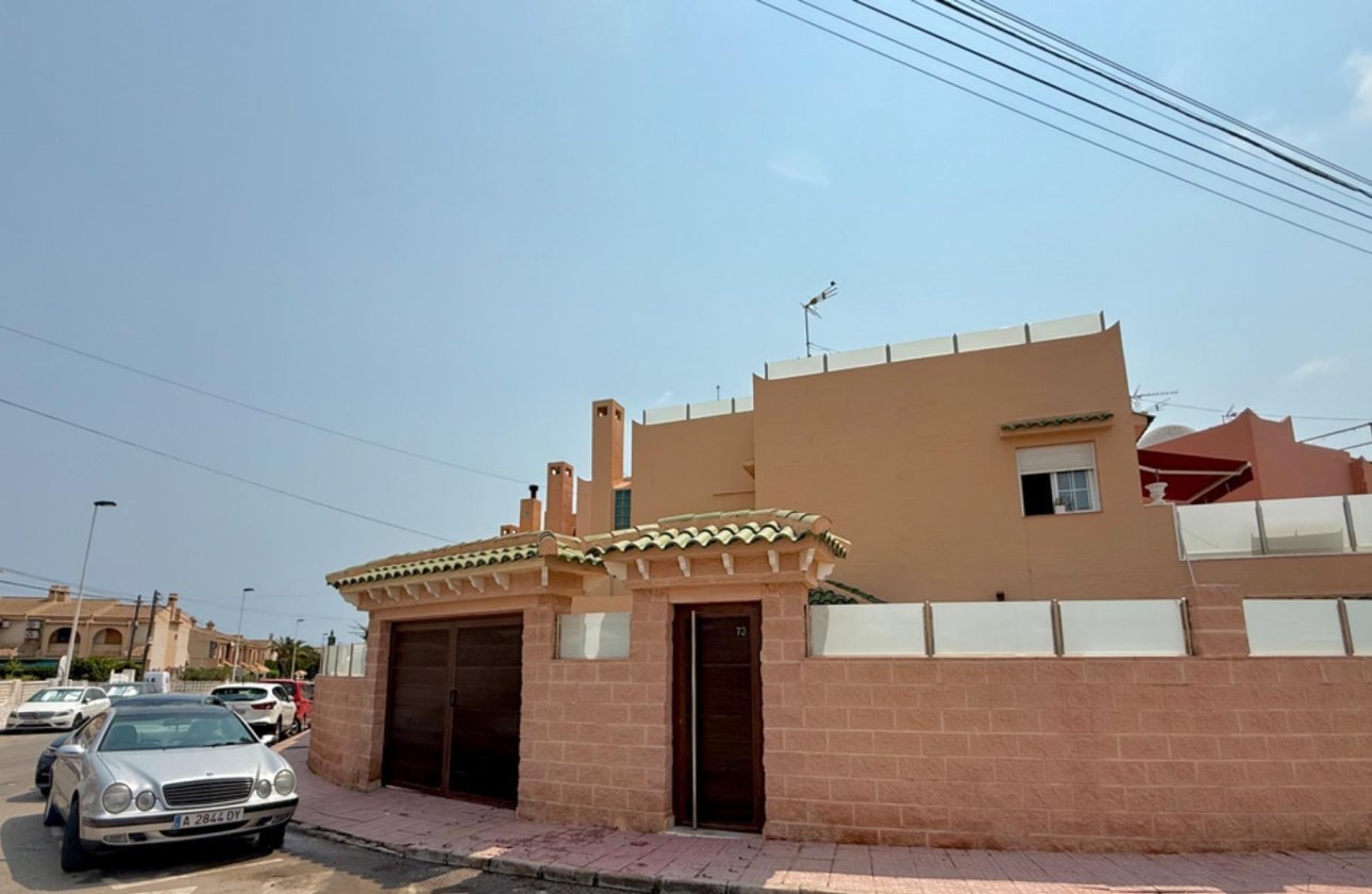 Resale - Villa -
Torrevieja - Los Frutales