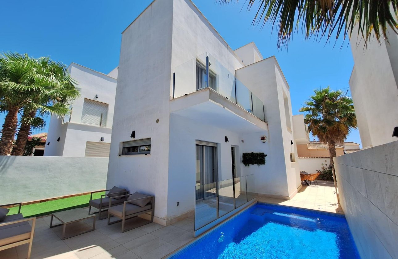 Resale - Villa -
Torrevieja - Los Frutales