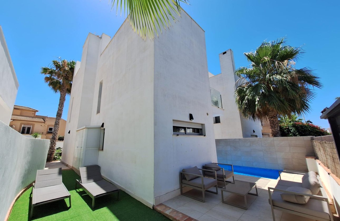 Resale - Villa -
Torrevieja - Los Frutales