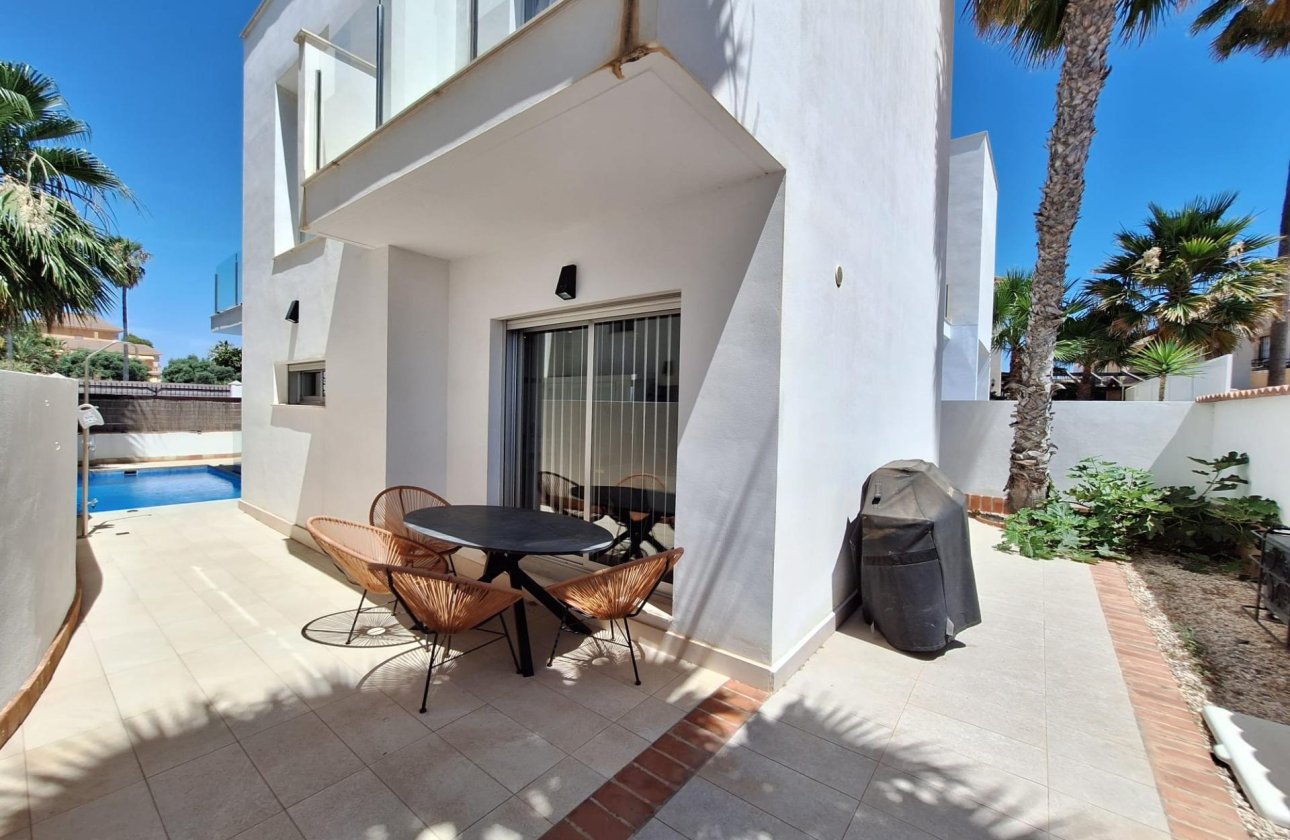Resale - Villa -
Torrevieja - Los Frutales