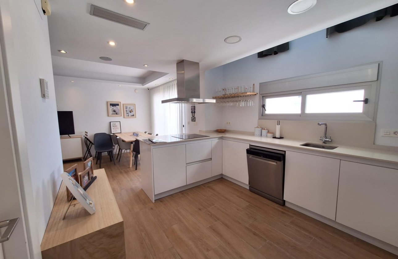 Resale - Villa -
Torrevieja - Los Frutales
