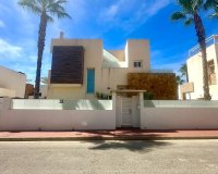 Resale - Villa -
Torrevieja - Miramar - Torre Del Moro