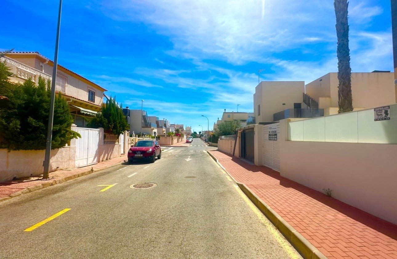 Resale - Villa -
Torrevieja - Miramar - Torre Del Moro
