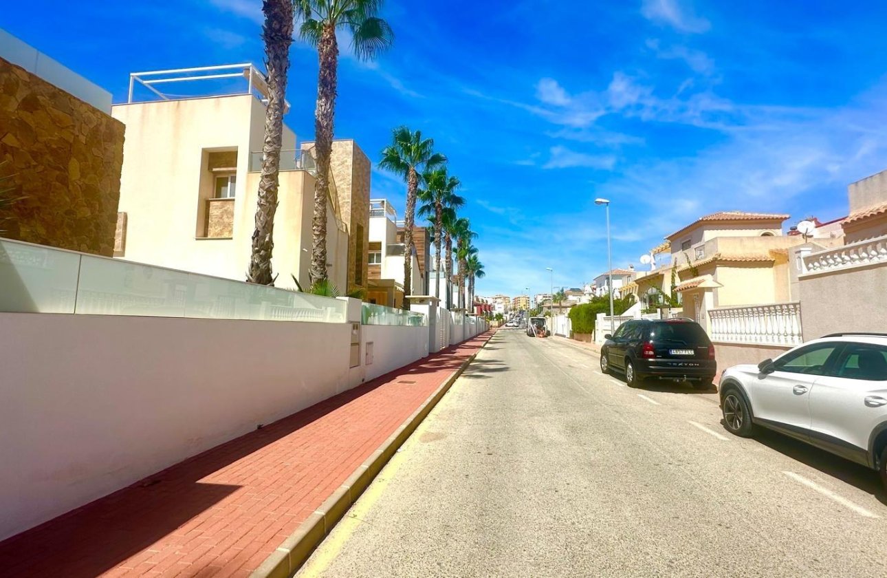 Resale - Villa -
Torrevieja - Miramar - Torre Del Moro