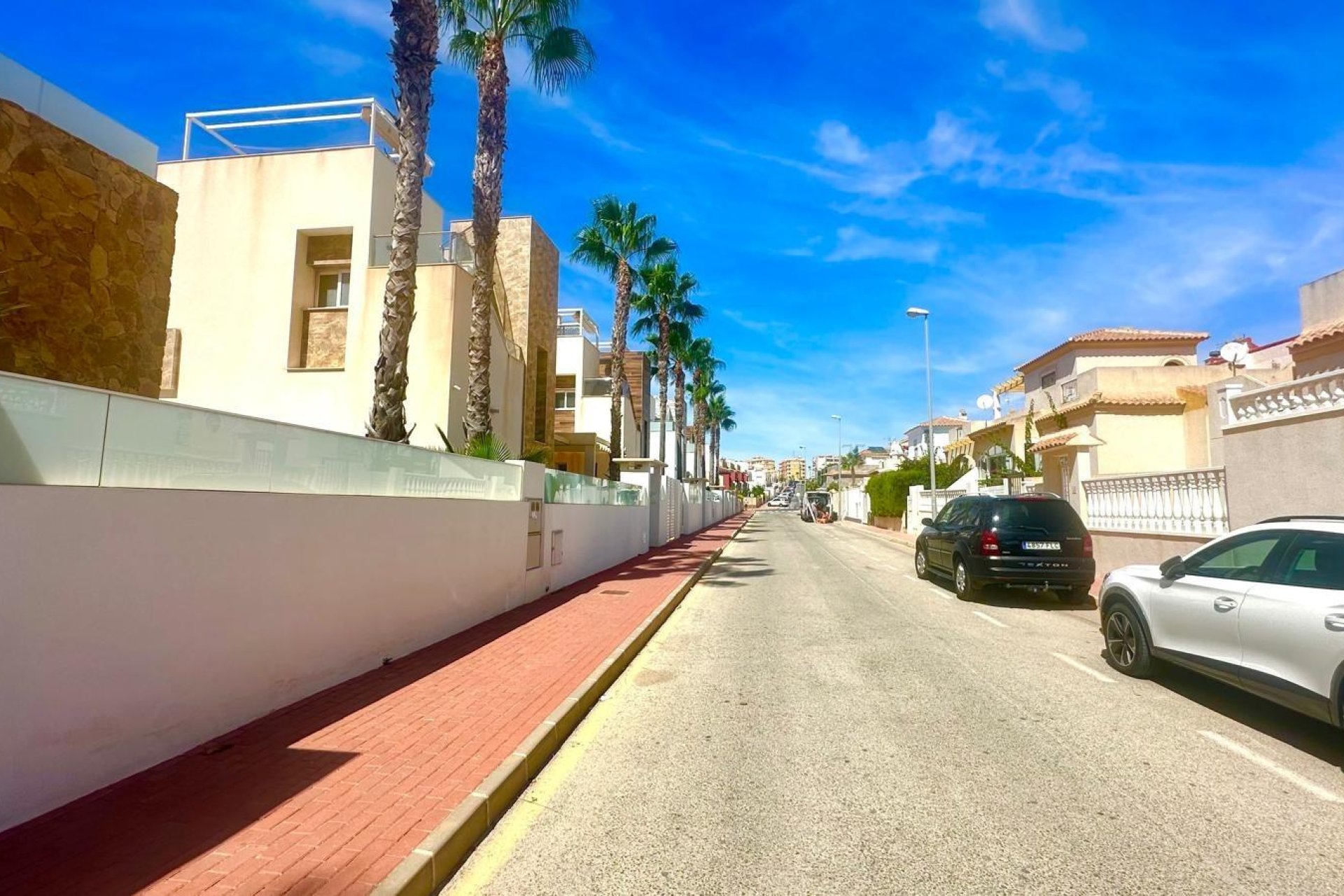 Resale - Villa -
Torrevieja - Miramar - Torre Del Moro