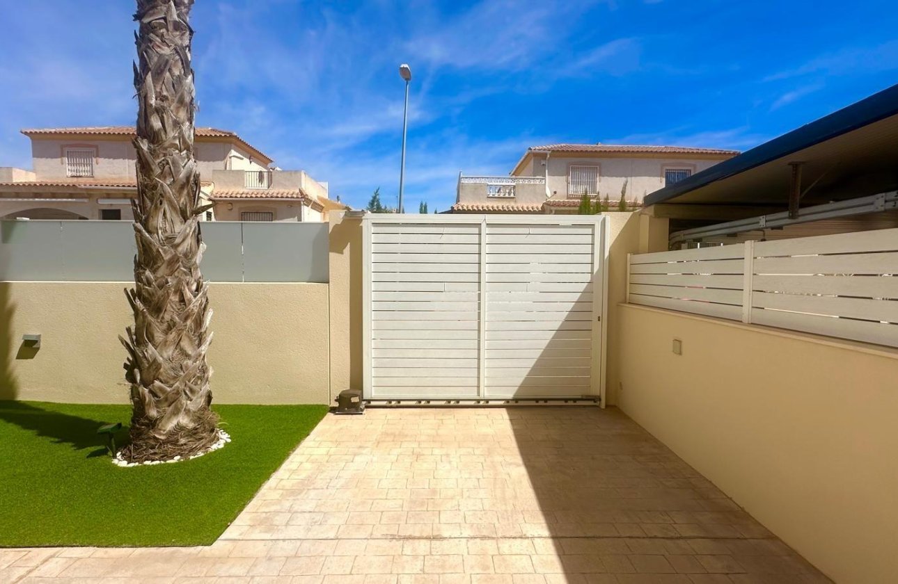 Resale - Villa -
Torrevieja - Miramar - Torre Del Moro