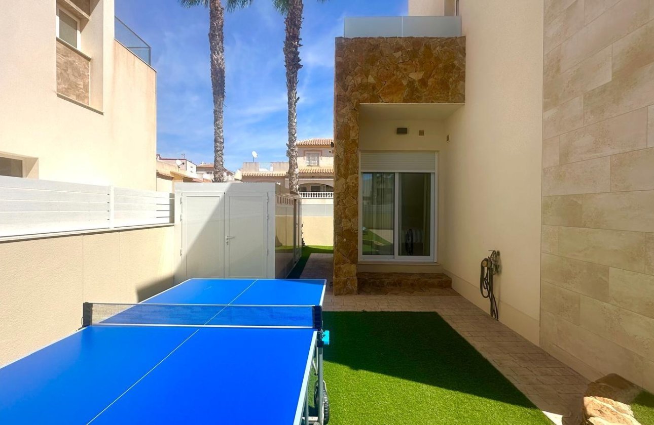 Resale - Villa -
Torrevieja - Miramar - Torre Del Moro