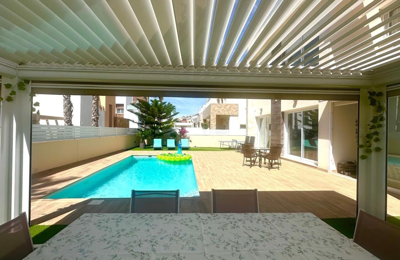 Resale - Villa -
Torrevieja - Miramar - Torre Del Moro