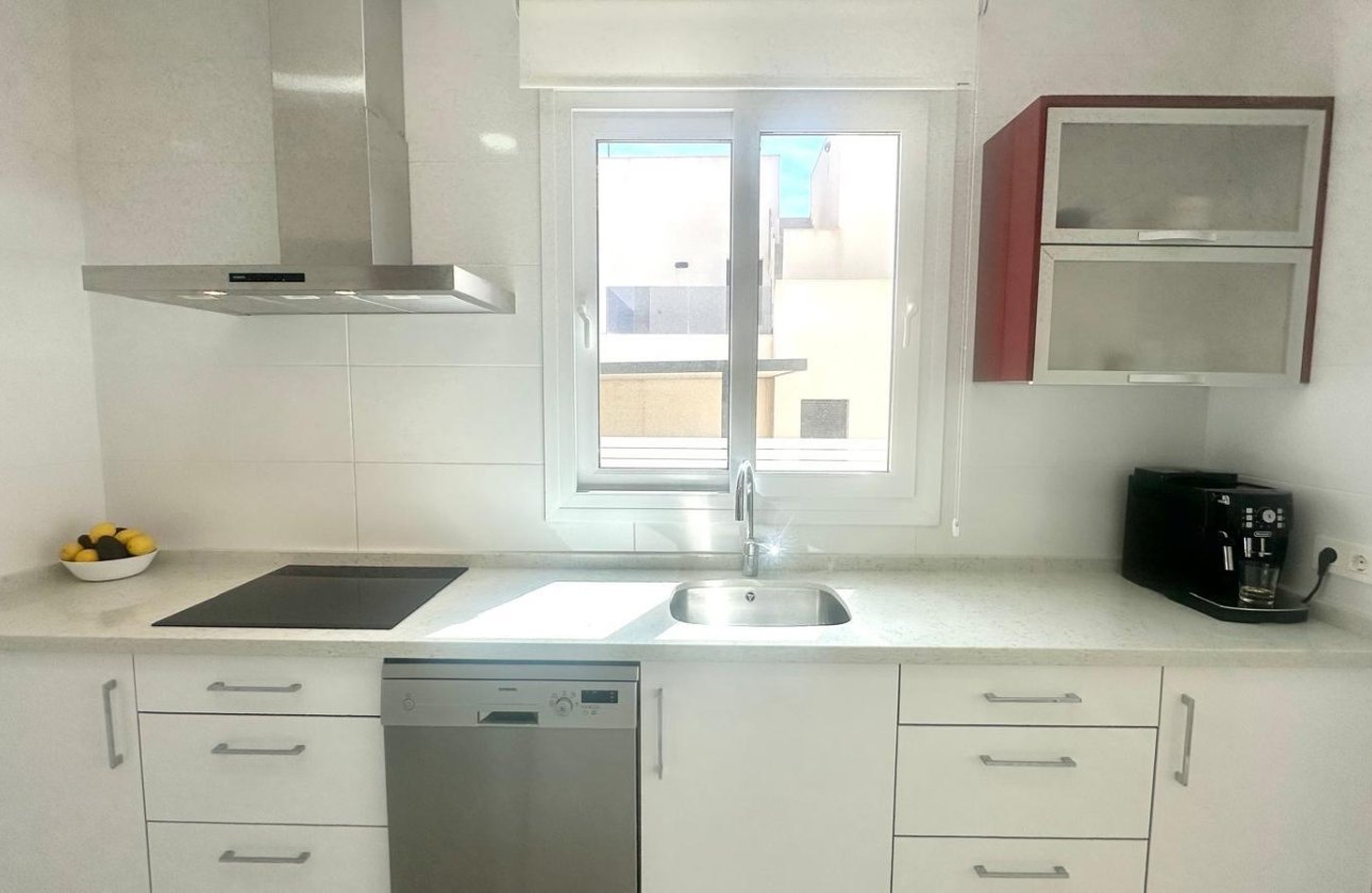 Resale - Villa -
Torrevieja - Miramar - Torre Del Moro