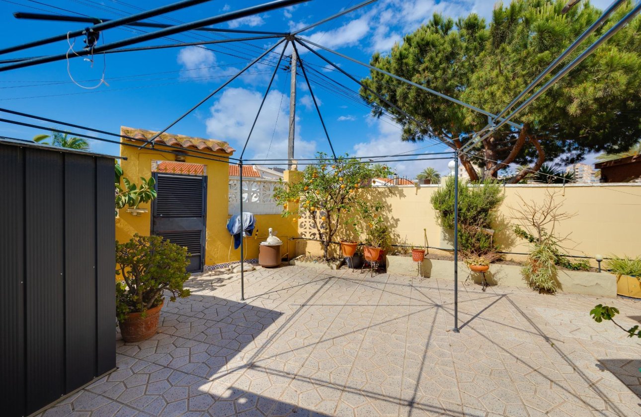 Resale - Villa -
Torrevieja - Playa de los Locos