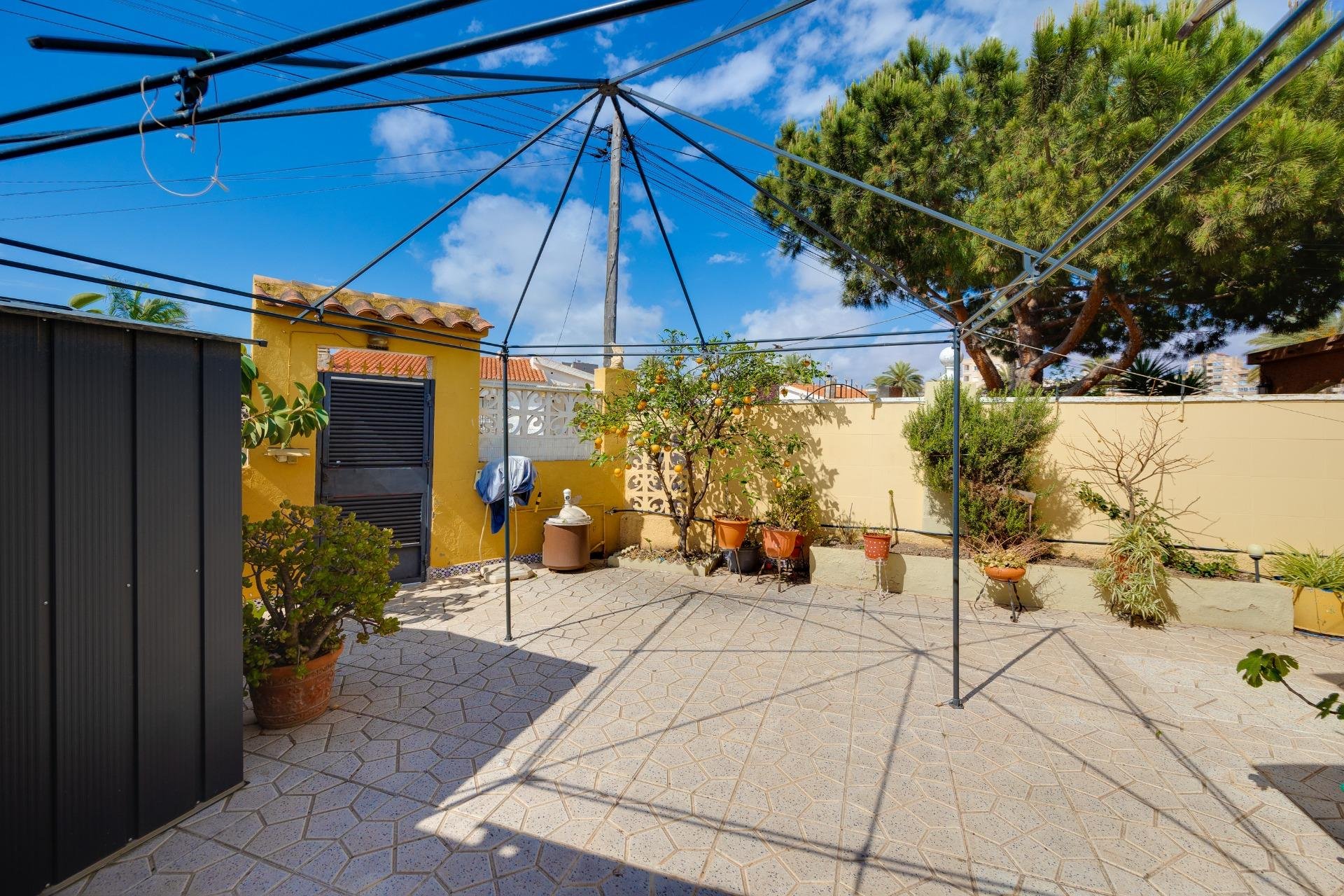 Resale - Villa -
Torrevieja - Playa de los Locos