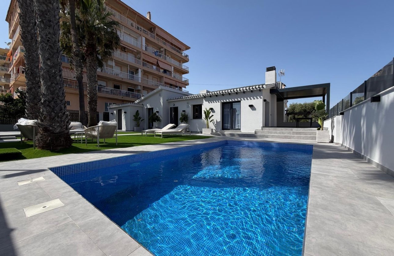 Resale - Villa -
Torrevieja - Punta Prima