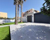 Resale - Villa -
Torrevieja - Punta Prima