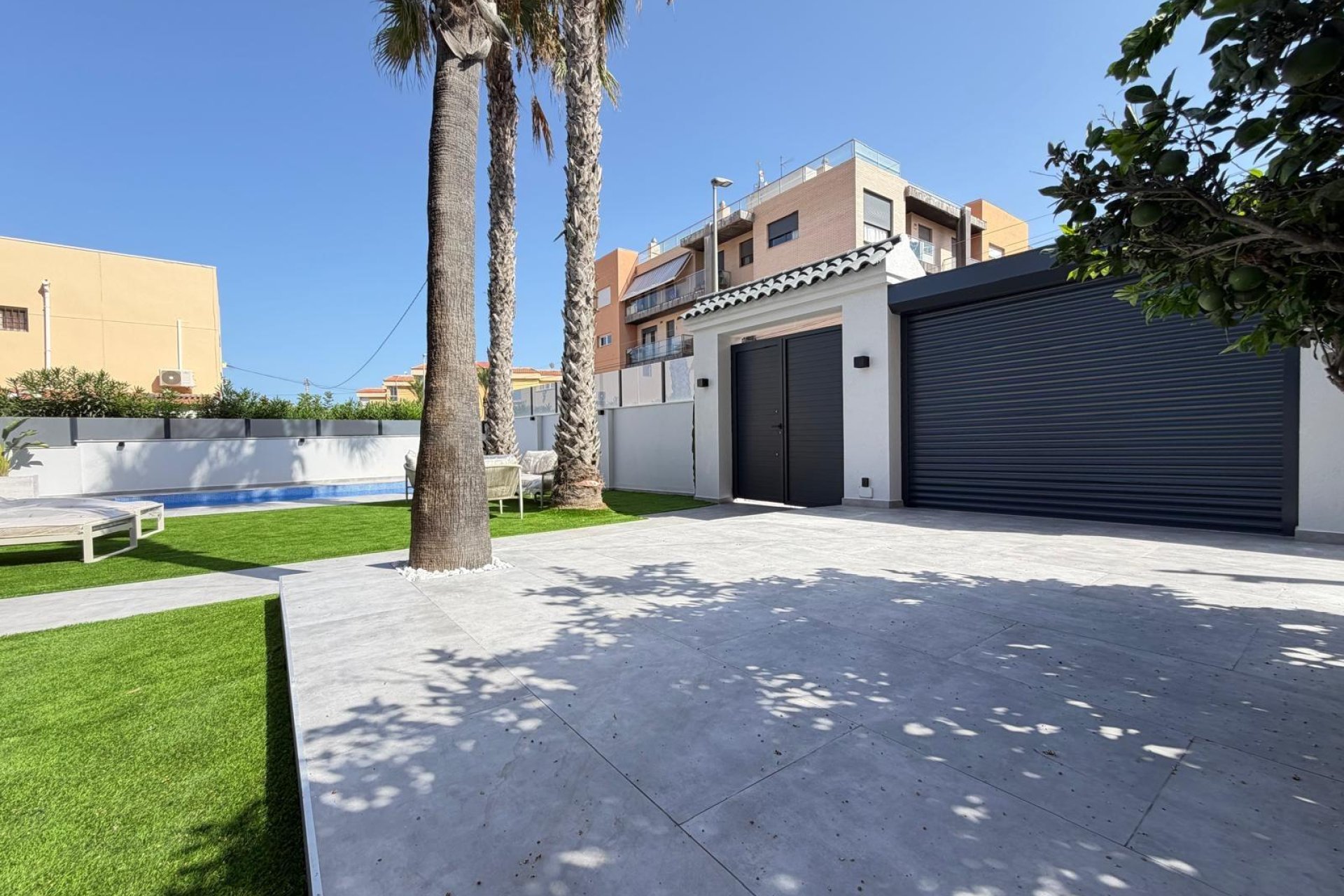 Resale - Villa -
Torrevieja - Punta Prima