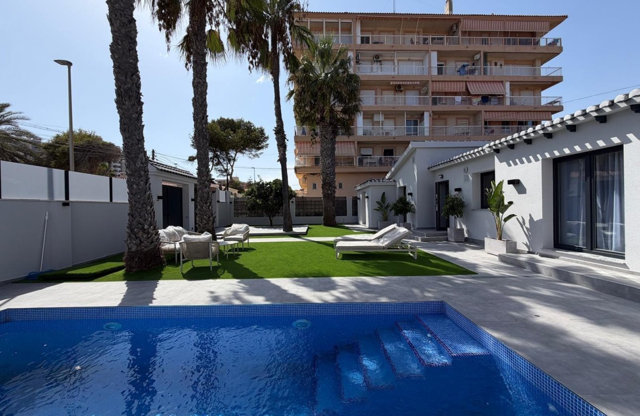Resale - Villa -
Torrevieja - Punta Prima