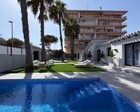 Resale - Villa -
Torrevieja - Punta Prima