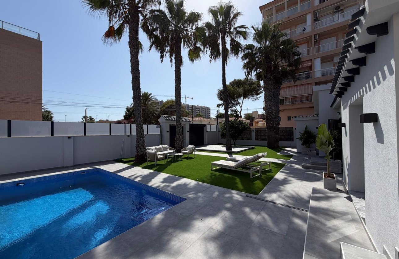 Resale - Villa -
Torrevieja - Punta Prima