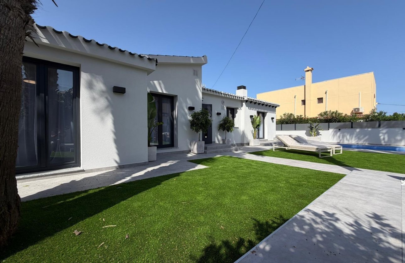 Resale - Villa -
Torrevieja - Punta Prima