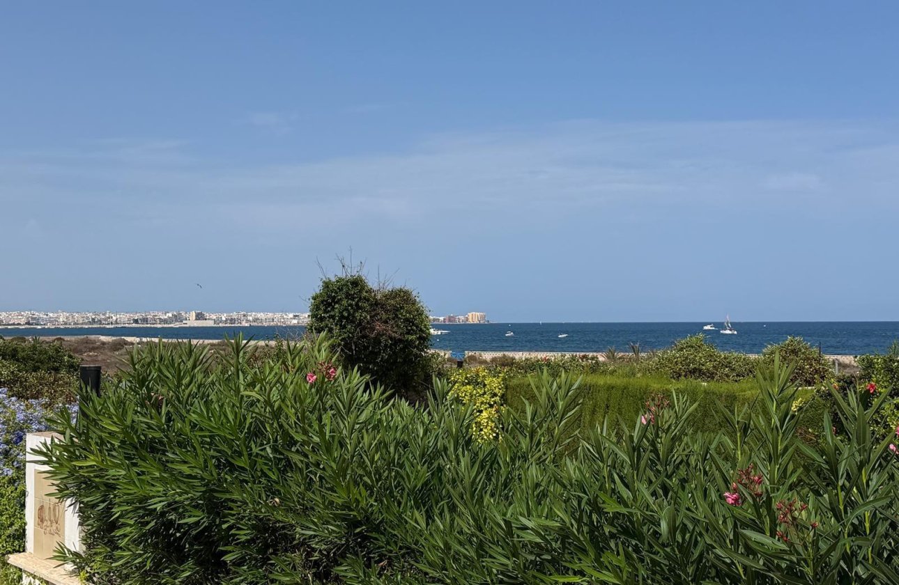 Resale - Villa -
Torrevieja - Punta Prima