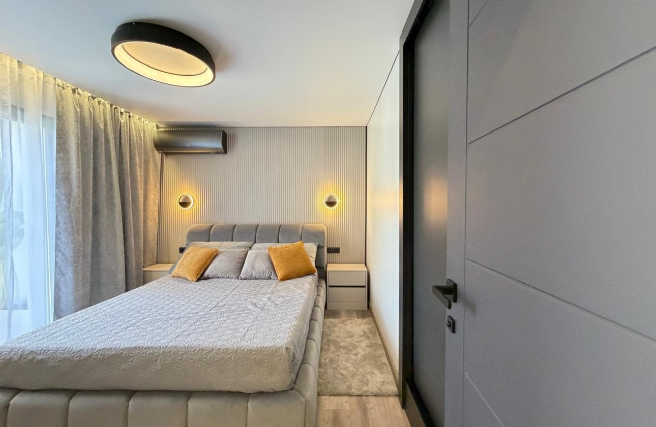 Resale - Villa -
Torrevieja - Punta Prima