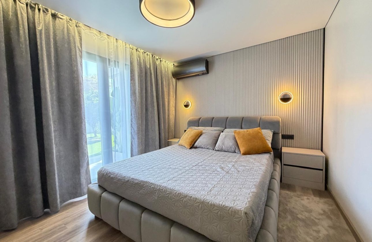 Resale - Villa -
Torrevieja - Punta Prima