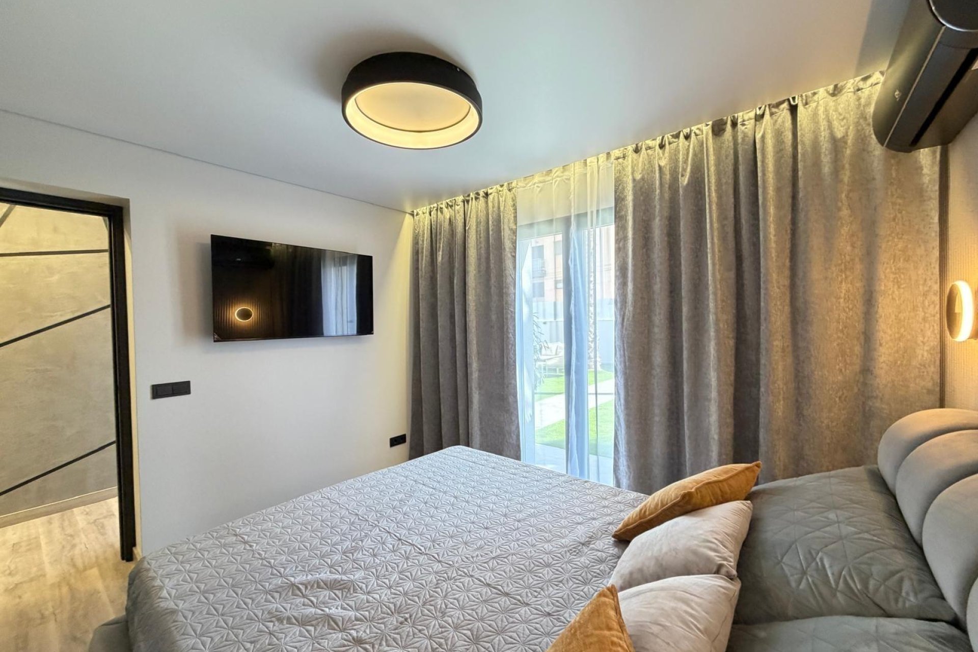 Resale - Villa -
Torrevieja - Punta Prima