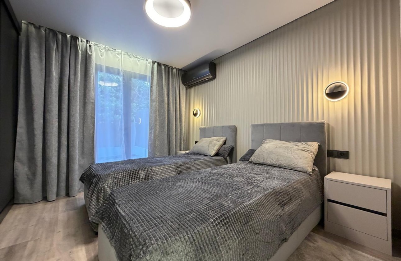 Resale - Villa -
Torrevieja - Punta Prima
