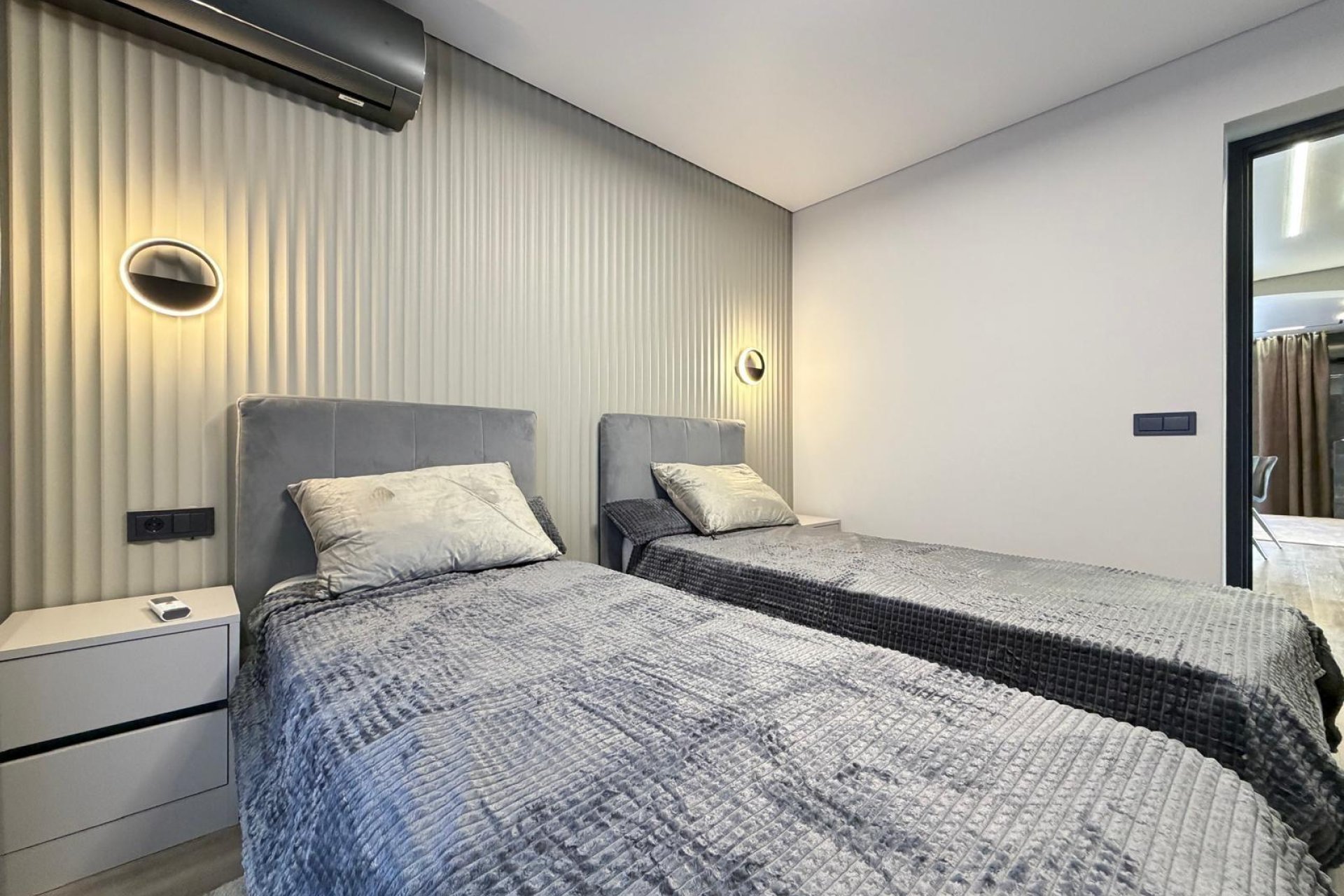 Resale - Villa -
Torrevieja - Punta Prima