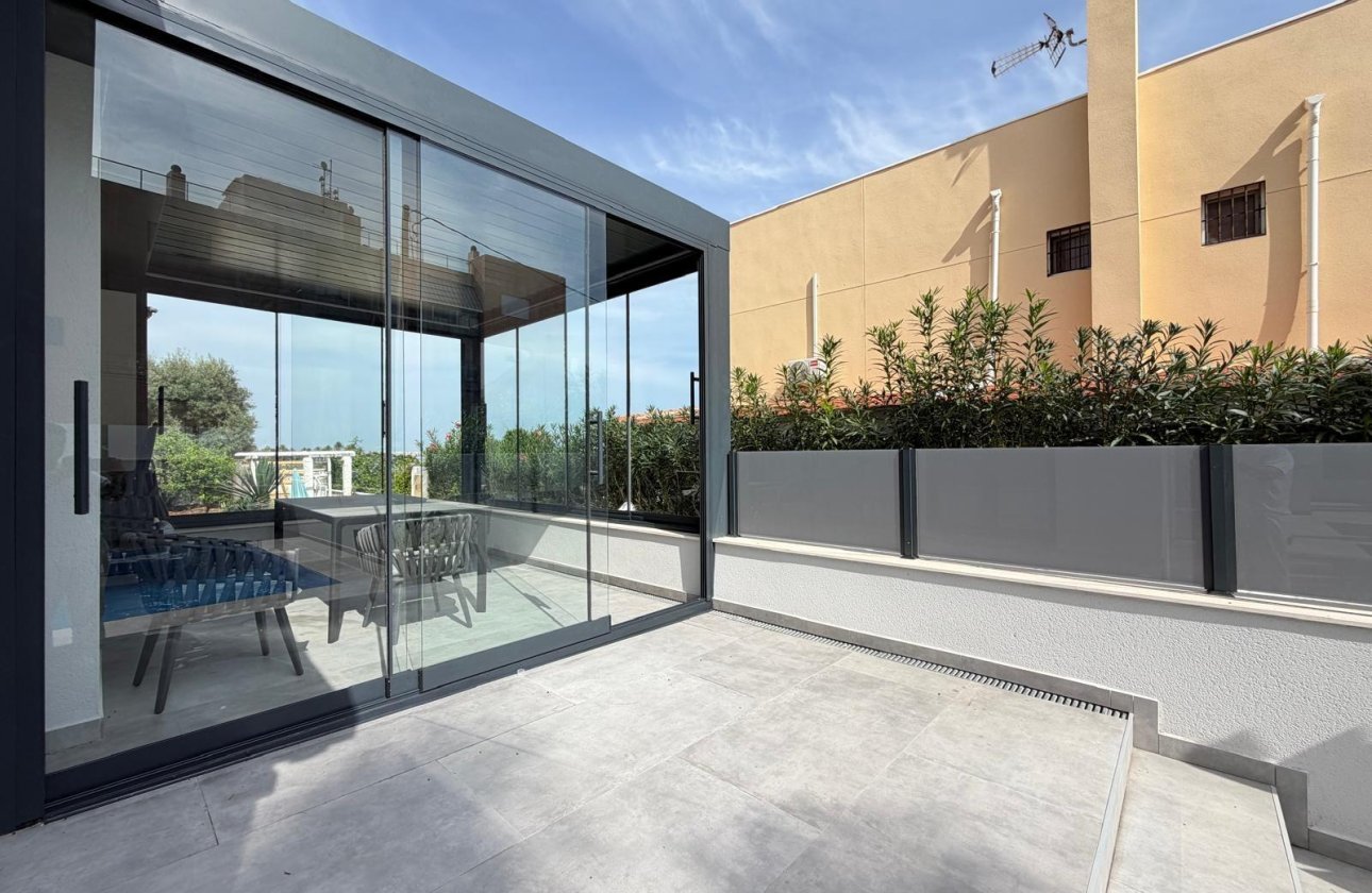 Resale - Villa -
Torrevieja - Punta Prima